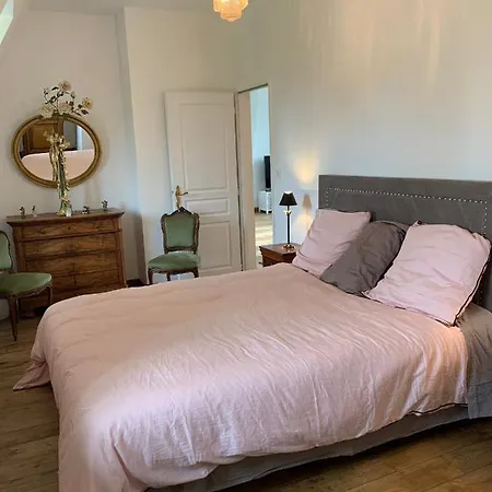 Logement 125m2 Dans Un Chateau Au Coeur De La Foret شقة *