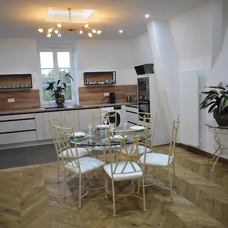 شقة Logement 125m2 Dans Un Chateau Au Coeur De La Foret *
