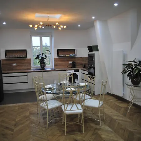 Logement 125m2 Dans Un Chateau Au Coeur De La Foret شقة *