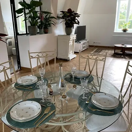 Logement 125m2 Dans Un Chateau Au Coeur De La Foret شقة