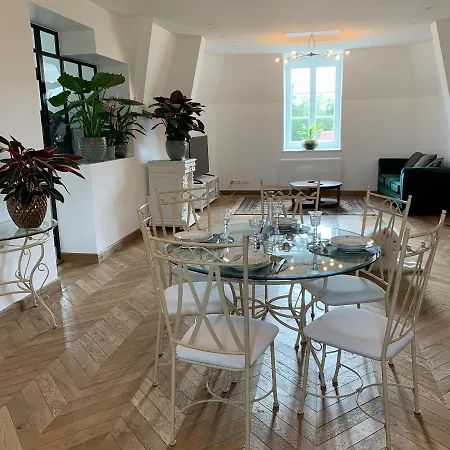 Logement 125m2 Dans Un Chateau Au Coeur De La Foret