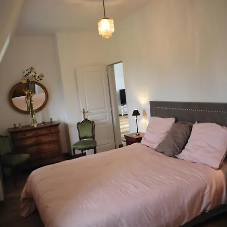 Logement 125m2 Dans Un Chateau Au Coeur De La Foret شقة *